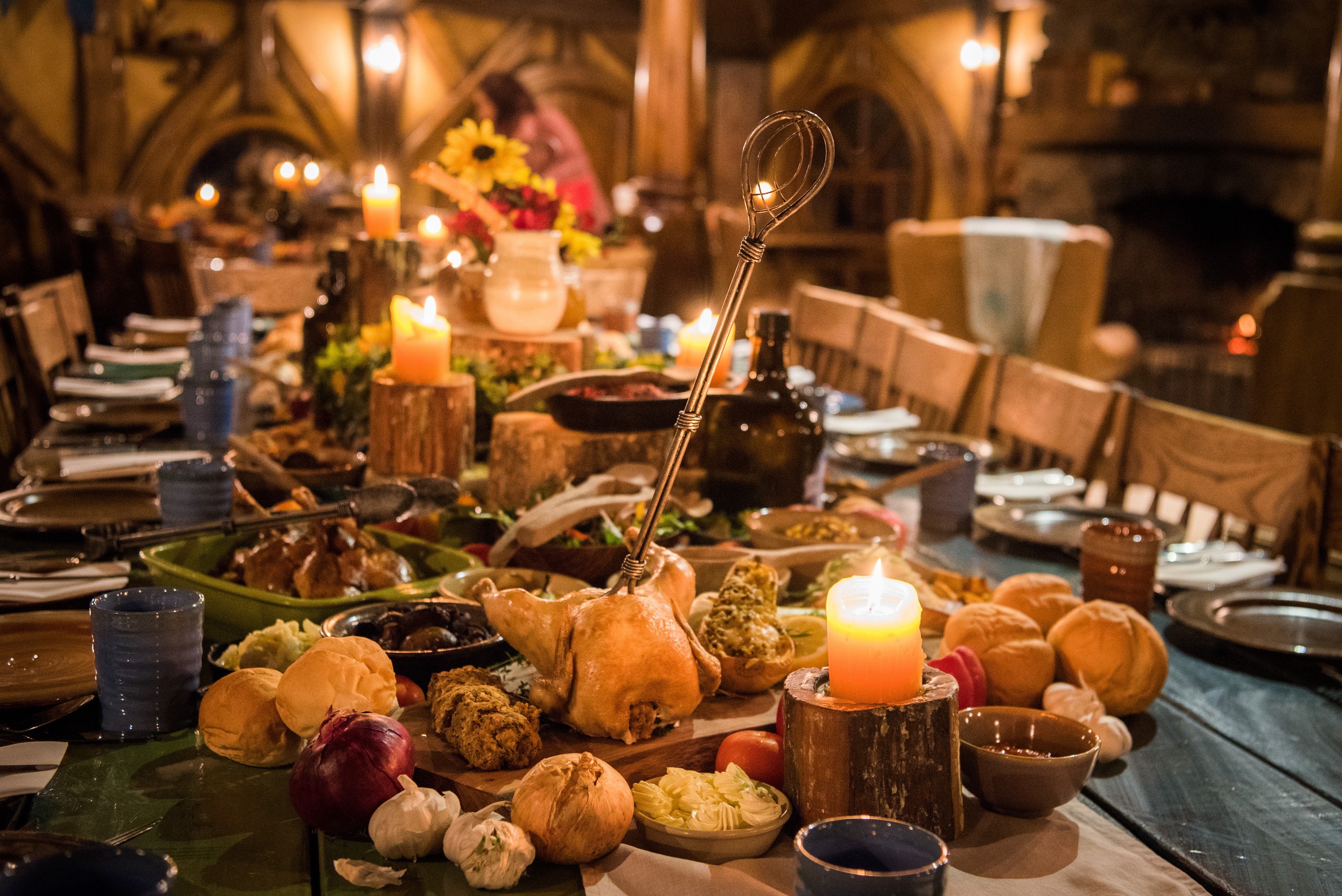 Снится застолье много. Еда в средневековом стиле. Шикарный стол с едой. Средневековый обед. Стол с яствами.